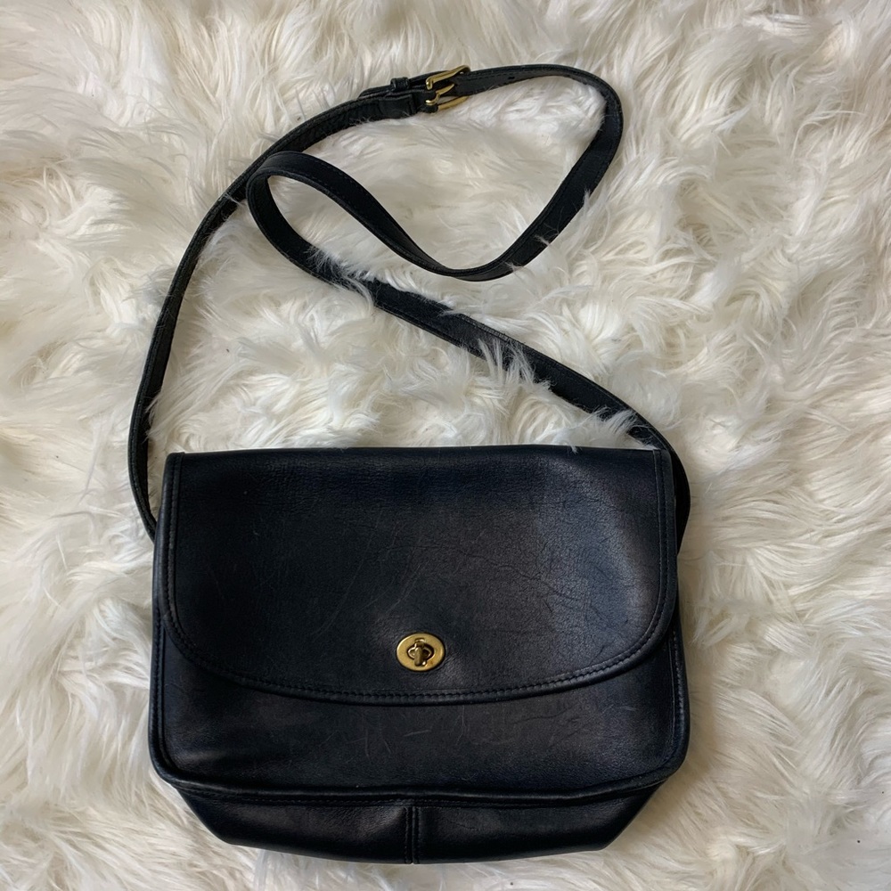 Vintage COACH  black shoulder bag.